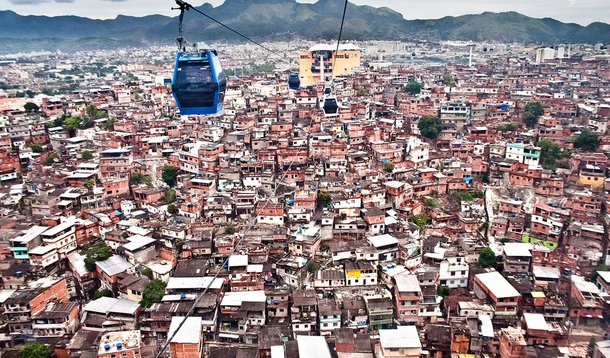 O teleférico foi construído como parte das obras do Programa de Aceleração do Crescimento (PAC), realizado pelo Governo Federal em parceria com o Governo do Estado do Rio de Janeiro. Foi inaugurado em julho de 2011 com o intuito de facilitar a locomoção d