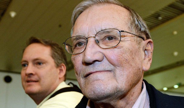 U.S. veteran soldier Merrill Newman, who was detained for over a month in North Korea, arrives at Beijing airport, in this photo taken by Kyodo December 7, 2013. The 85-year-old U.S. veteran of the Korean War detained for more than a month in North Korea 