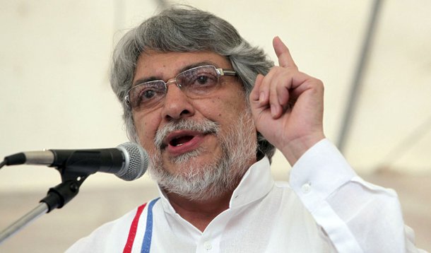 Lugo sinaliza que voltará à política em 2013