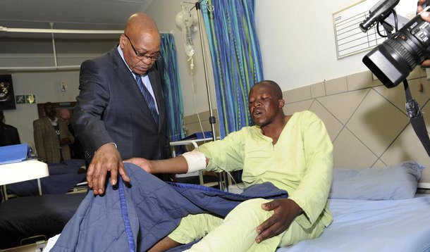 Presidente da África do Sul visita local onde mineiros morreram