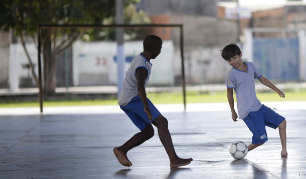 Craque de bola mesmo sem os pés, Gabriel Muniz vai treinar no barça