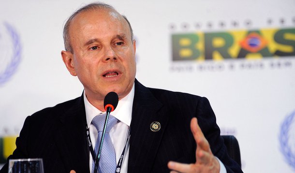 Ministro da Fazenda, Guido Mantega e da Educação, Aloízio Mercadante, durante coletiva sobre os diversos atos internacionais assinados entre Brasil e China.