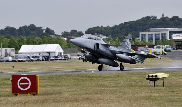 Gripen NG Demonstrator landing at Farnborough 19 July 2010.
