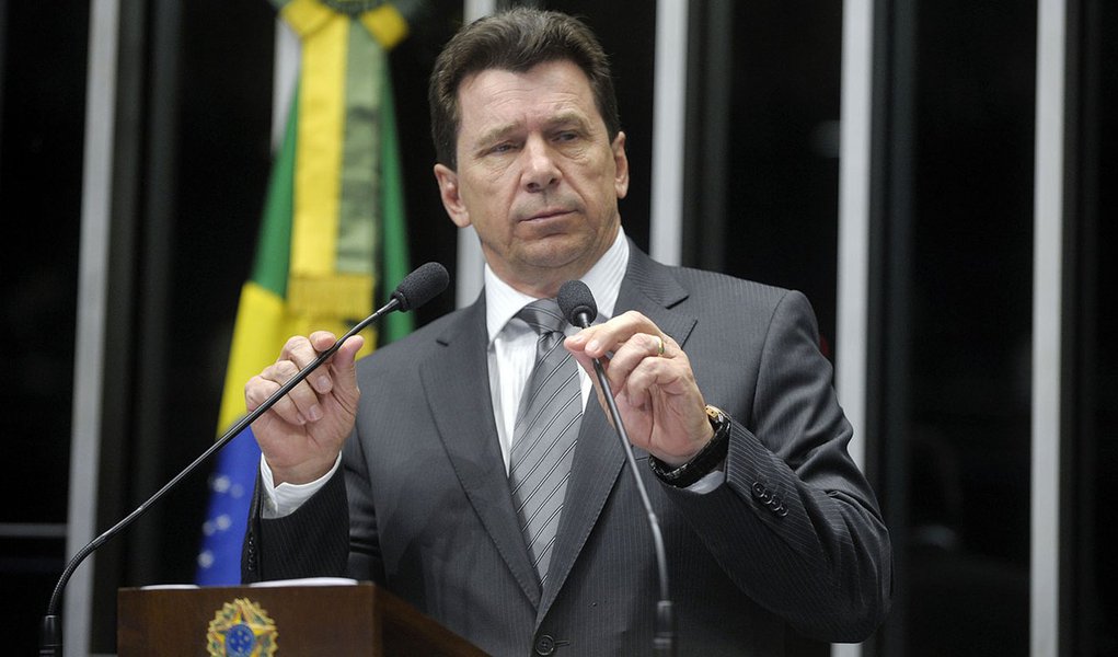 Em discurso na tribuna do Senado, senador Ivo Cassol (PP-RO).