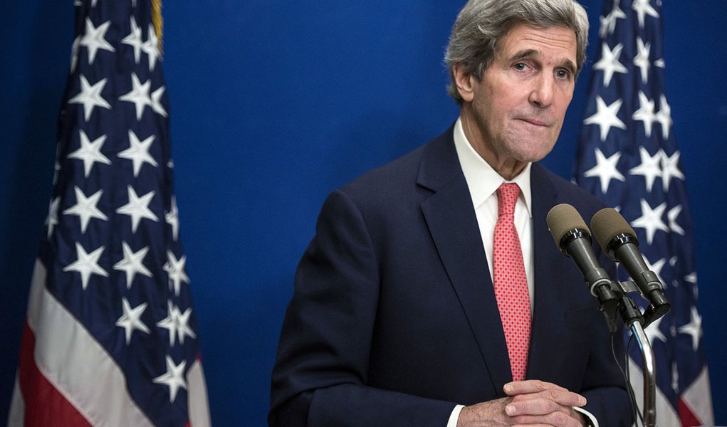 U.S. Secretary of State John Kerry speaks during a news conference at the David Citadel Hotel in Jerusalem January 5, 2014. Kerry voiced support for direct South Sudanese peace talks set to begin on Sunday and cautioned against any use of force to try to 