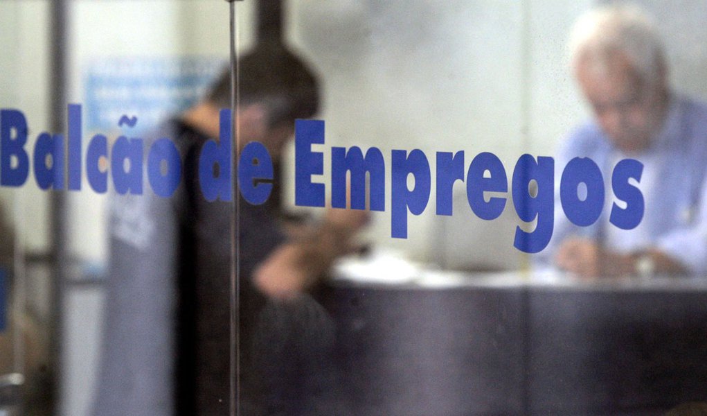 Brasil, Rio de Janeiro, RJ. 28/07/2010. Posto de atendimento para pessoas desempregadas no centro do Rio de Janeiro. - Crédito:PAULO VITOR/AGÊNCIA ESTADO/AE/Codigo imagem:64166