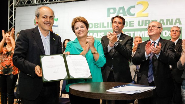 Curitiba - PR, 09/05/2014. Presidenta Dilma Rousseff durante cerimônia de contratação do metrô de Curitiba e lançamento do edital da parceria público-privada. Foto: Roberto Stuckert Filho/PR