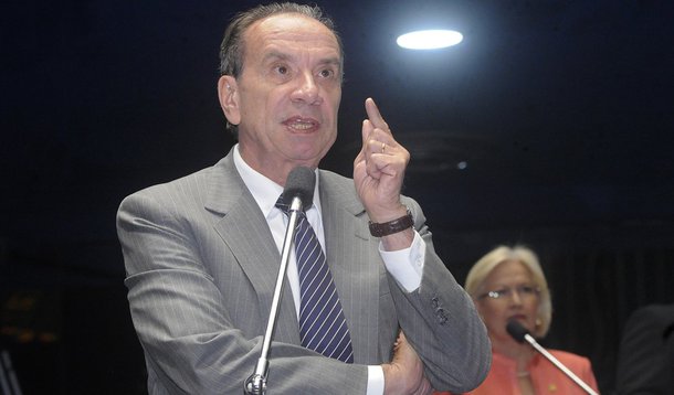 Senador Aloysio Nunes Ferreira (PSDB-SP) critica o adiamento da votaÃ§Ã£o do projeto que estabelece um novo indexador para as dÃ­vidas dos estados e municÃ­pios