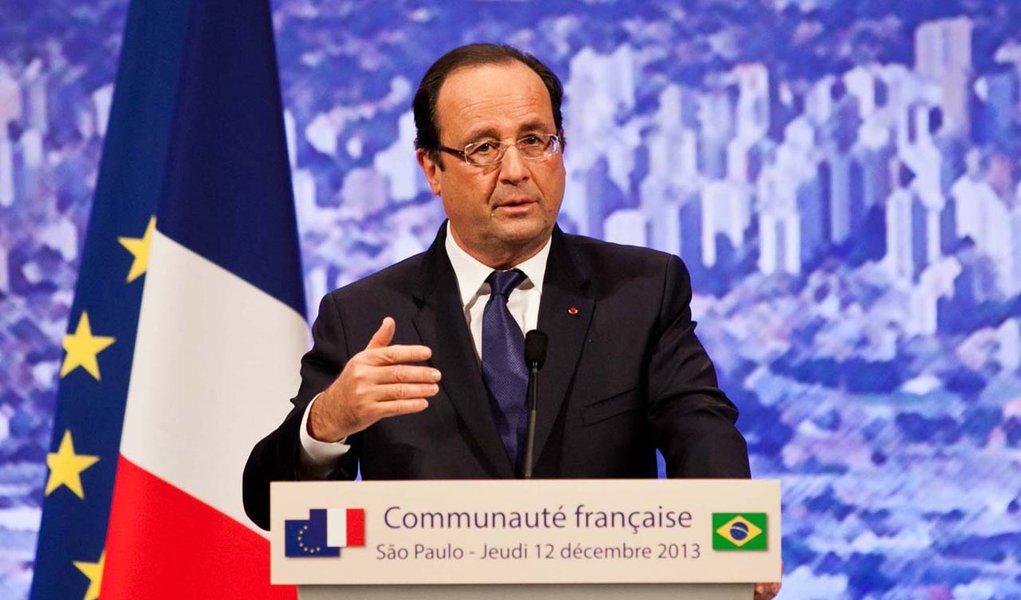 SÃO PAULO, SP - 12.12.2013: COLUNA MÔNICA BERGAMO - O presidente François Hollande entregou ao ex-jogador Raí Oliveira a Legião de Honra, uma das três principais condecorações do governo da França, anteontem, no hotel Hyatt. O homenageado estava com paren