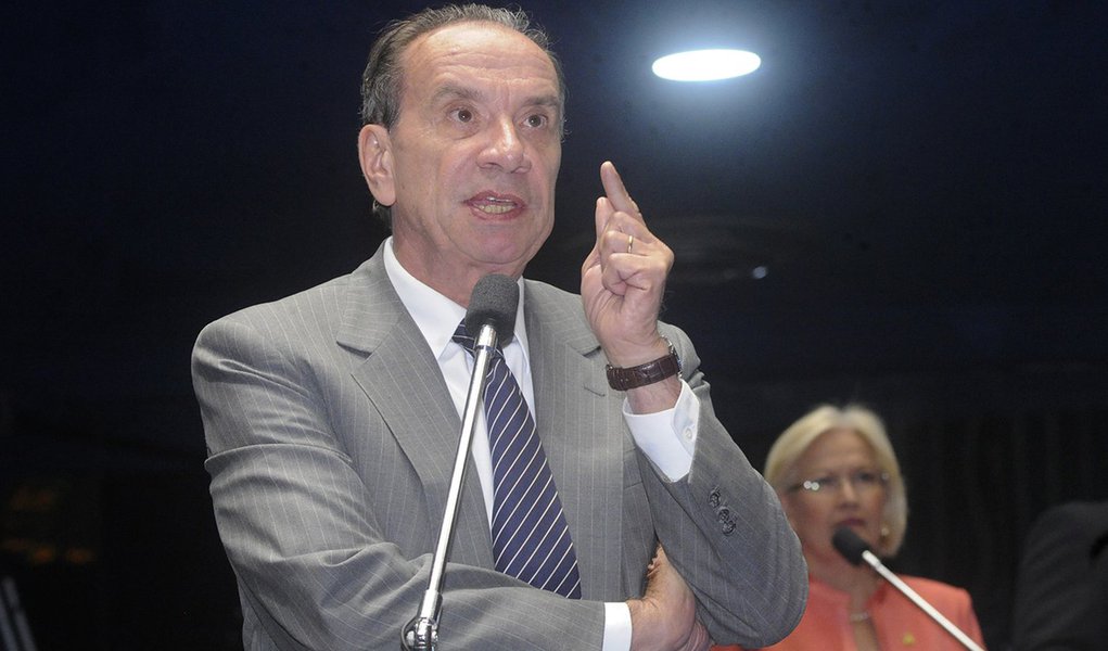 Senador Aloysio Nunes Ferreira (PSDB-SP) critica o adiamento da votaÃ§Ã£o do projeto que estabelece um novo indexador para as dÃ­vidas dos estados e municÃ­pios