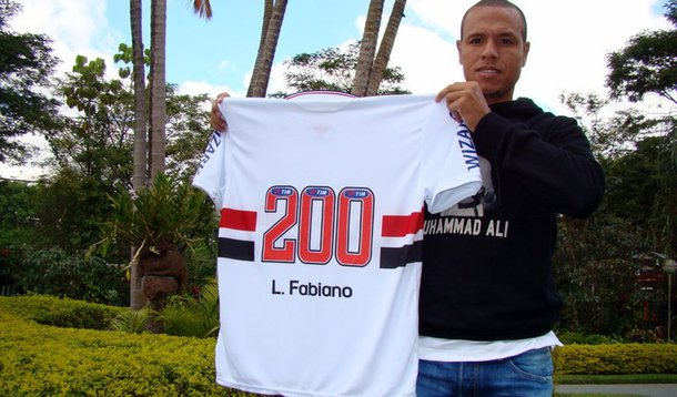 Luis Fabiano completa 200 jogos com a camisa do São Paulo