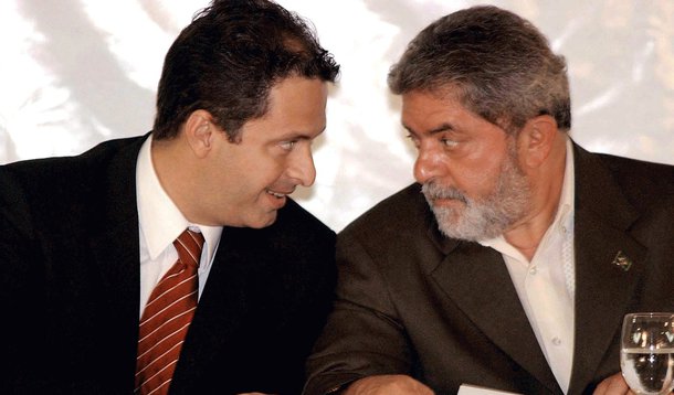 Os atores são os mesmos, mas o cenário...