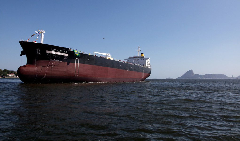 Lançamento do navio José Alencar no estaleiro Mauá, Niterói.
12/12/2011