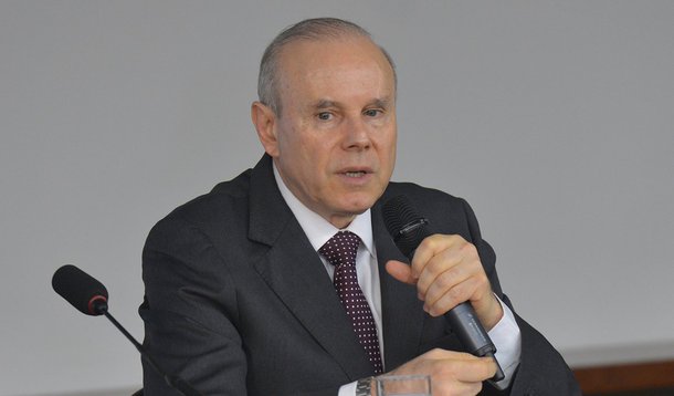 Brasília - O ministro da Fazenda, Guido Mantega, participa de audiência na Comissão de Finanças e Tributação da Câmara dos Deputados, disse que o Brasil está preparado para enfrentar as turbulências do mercado financeiro internacional