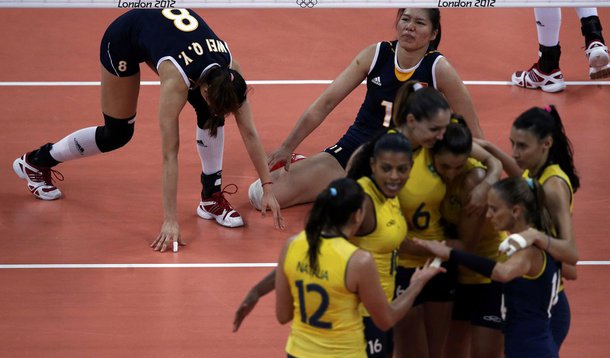 Brasil vence, mas depende de outros no vôlei feminino