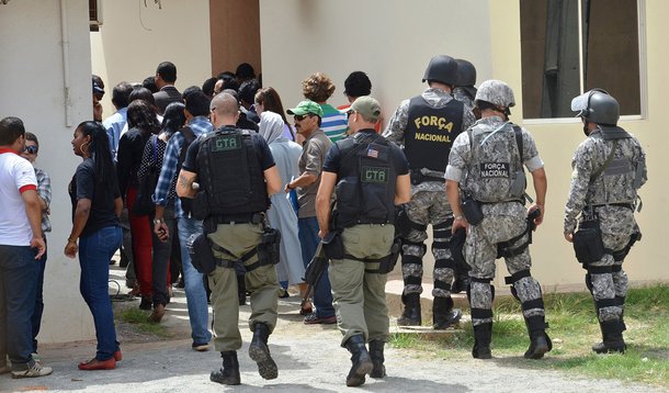 SÃO LUIS, MA. 20.12.2013: VIOLÊNCIA/MA - Vistoria do Conselho Nacional de Justiça com a Força Nacional no Complexo Penitenciário de Pedrinhas após rebeliões violentas. (Foto: G. Ferreira/O Pequeno/Folhapress)