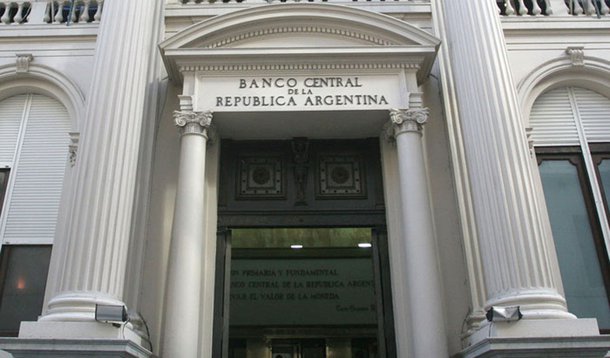 Argentina habilita compra de dólares a empresas com negócios com a PDVSA