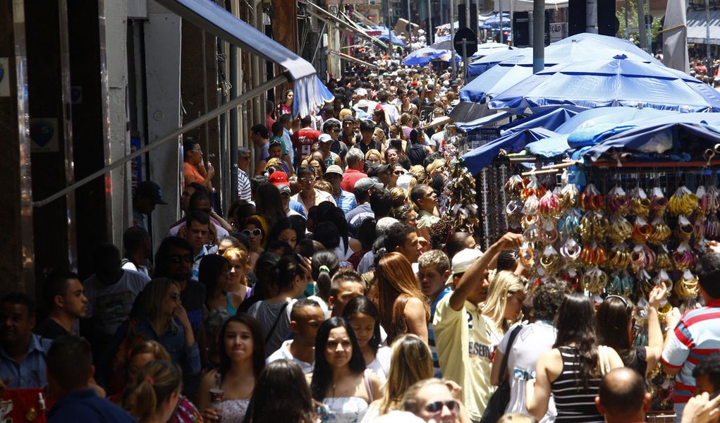 Crédito no Brasil cresce 0,7% e inadimplência sobe