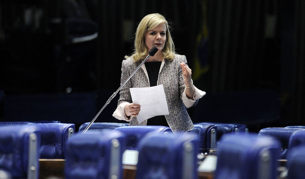 Senadora Gleisi Hoffmann (PT-PR) faz esclarecimentos sobre a medida provisória que permite o uso do Regime Diferenciado de Contratação (RDC) em todas as licitações públicas