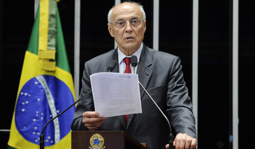 Senador Eduardo Suplicy (PT-SP) explica em carta ao ministro Gilmar Mendes, do Supremo Tribunal Federal, as doações aos petistas condenados no escândalo do mensalão