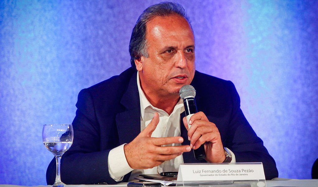Rio de Janeiro;16-04-2014. Governador Luiz Fernando Pezão na  Divulgação para Imprensa sobre Plano de Antecipação e Ampliação de Investimentos em Políticas Públicas para os Jogos Olímpicos. fotógrafo:Bruno Itan