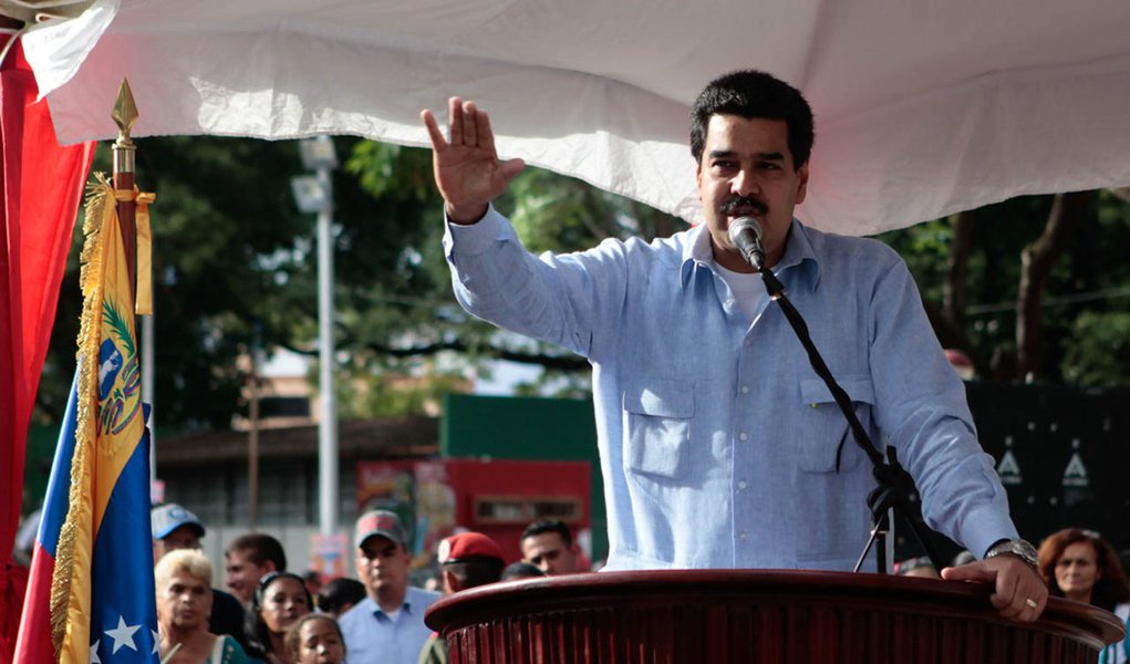 Venezuelan vice president Nicolas Maduro reads a statement about President Hugo Chavez's health condition in Guarico, in this Miraflores Palace handout photo, taken December 20, 2012. A Venezuelan government official has for the first time raised the poss