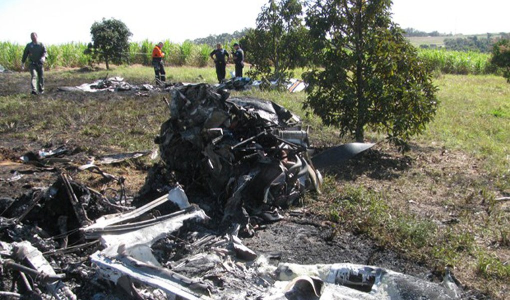 Aviões se chocam e quatro morrem no interior de São Paulo