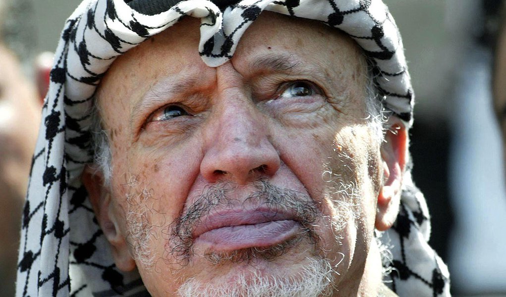 França recebe relatório preliminar sobre morte de Arafat