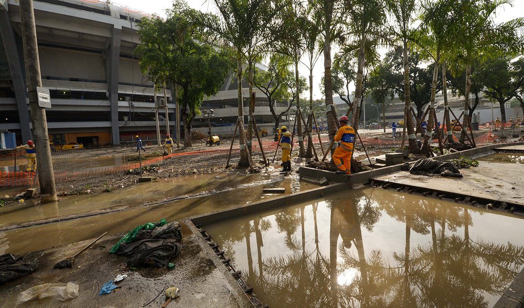 Alagamento no Maracanã cancela vistoria da Fifa