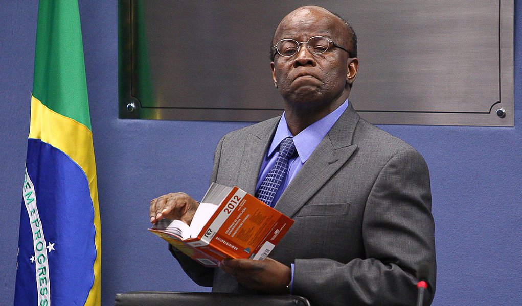 DCM: Barbosa é também analfabeto em história