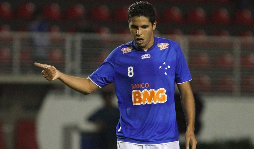 Cruzeiro bate o Corinthians na estreia de Zizao