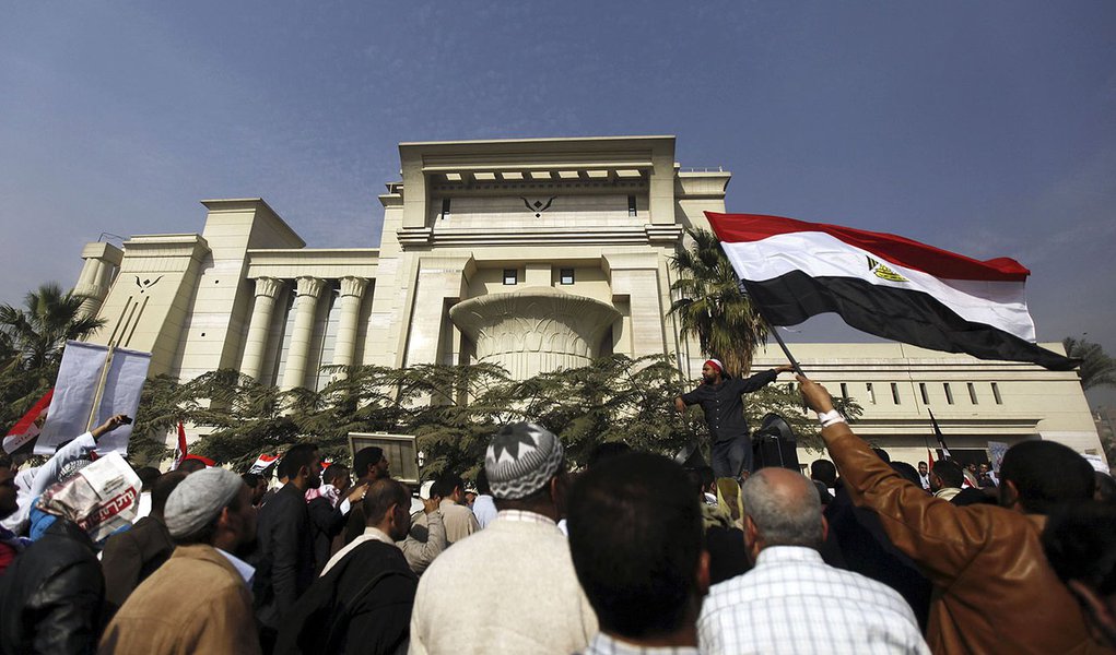 No Egito, juízes param em protesto ao governo