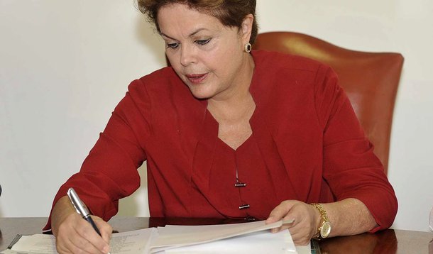 BrasÃƒÂ­lia - A presidenta Dilma Rousseff sanciona a Lei do Vale-Cultura, no PalÃƒÂ¡cio do Planalto.