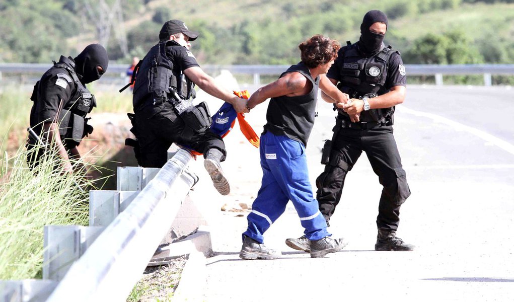 Após quebra-quebra na refinaria da Petrobras em Suape, prisões e volta ao trabalho
