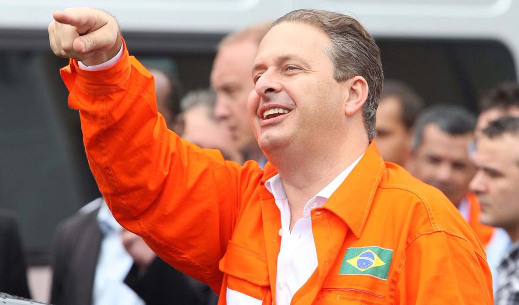 IPOJUCA,PE,17.12.2013:DILMA/CAMPOS/INAUGURAÇÃO PLATAFORMA - O governador de Pernambuco, Eduardo Campos participa da inauguração da plataforma P-62, na manhã desta terça (17), no estaleiro Atlântico Sul em Ipojuca (PE), na companhia da presidente da Repúbl