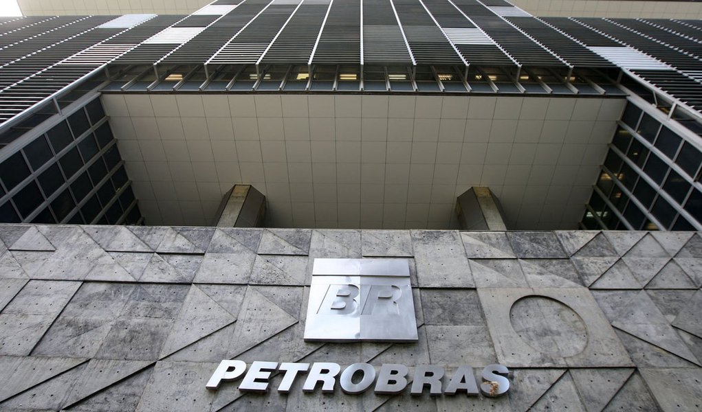 Petrobras já perdeu mais valor esse ano do que em 2012