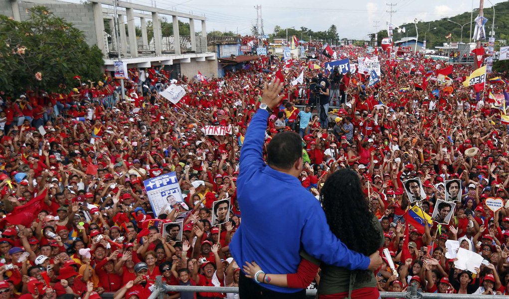 Chávez foca jovens na última semana de campanha