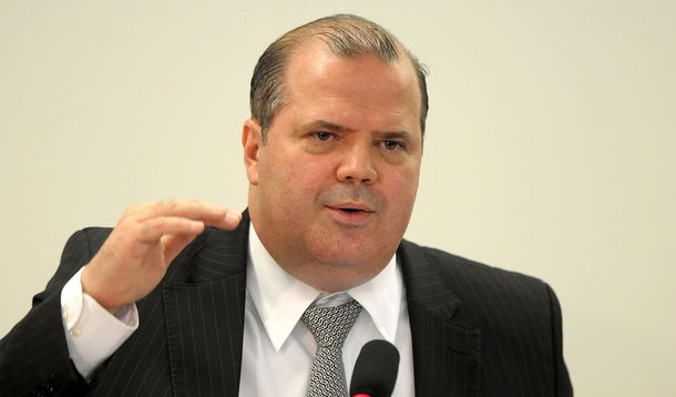 Tombini sinaliza novos aumentos da Selic contra inflação