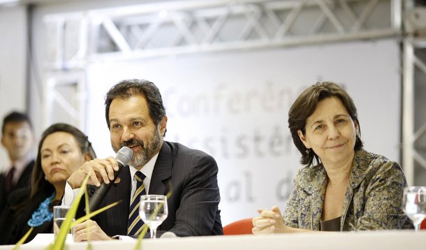 Brasilia 17/10/2013   O Governador Agnelo Queiroz  e a ministra do Desenvolvimento Social e Combate a Fome, Tereza Campelo durante a Abertura Solene da Conferencia Preparatória da X Conferência de Assistência Social do Distrito FederalAministra do Desenvo