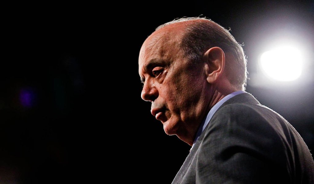 Serra escuta Fora Temer em show de Woody Allen em NY