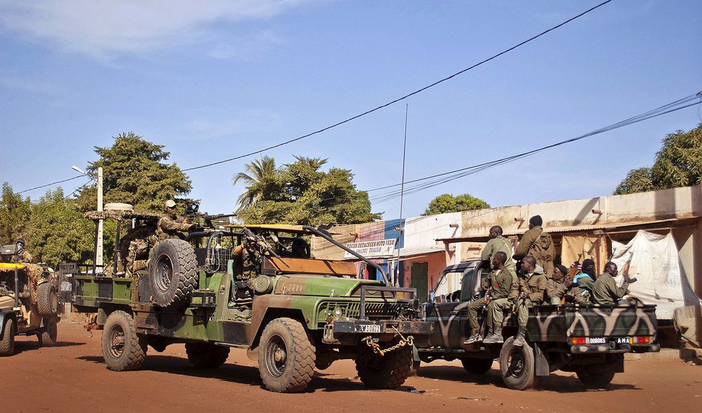 França fica no Mali até que estabilidade seja restaurada