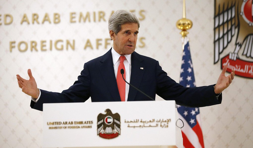U.S. Secretary of State John Kerry speaks at a news conference with UAE Foreign Minister Abdullah bin Zayed Al Nahyan
 (not pictured) at the foreign ministry in Abu Dhabi, November 11, 2013.  REUTERS/Jason Reed   (UNITED ARAB EMIRATES - Tags: POLITICS)