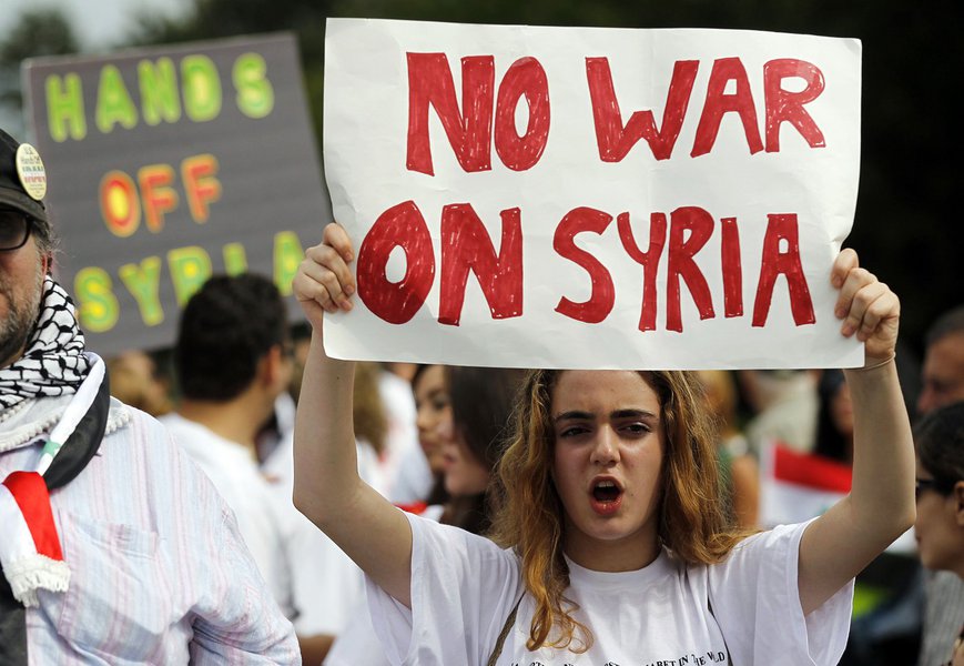 Syrian-American demonstrator Rose Ahmad chants against possible U.S. military intervention in the conflict in Syria as a group of Syrian-Americans protest in front of the White House in Washington, September 9, 2013. REUTERS/Jim Bourg (UNITED STATES - Tag