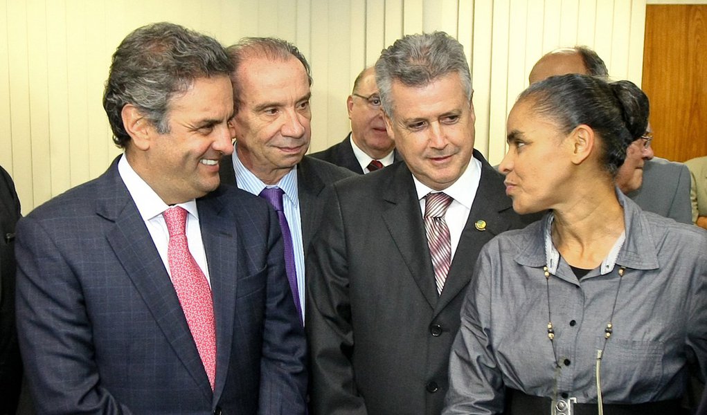 Aécio se une a Marina em defesa de novos partidos