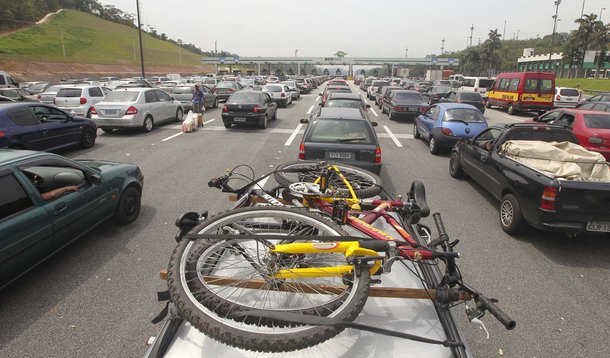 Paulistano enfrenta congestionamento pelo feriado