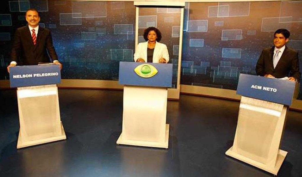 ACM Neto e Pelegrino trocam farpas em debate