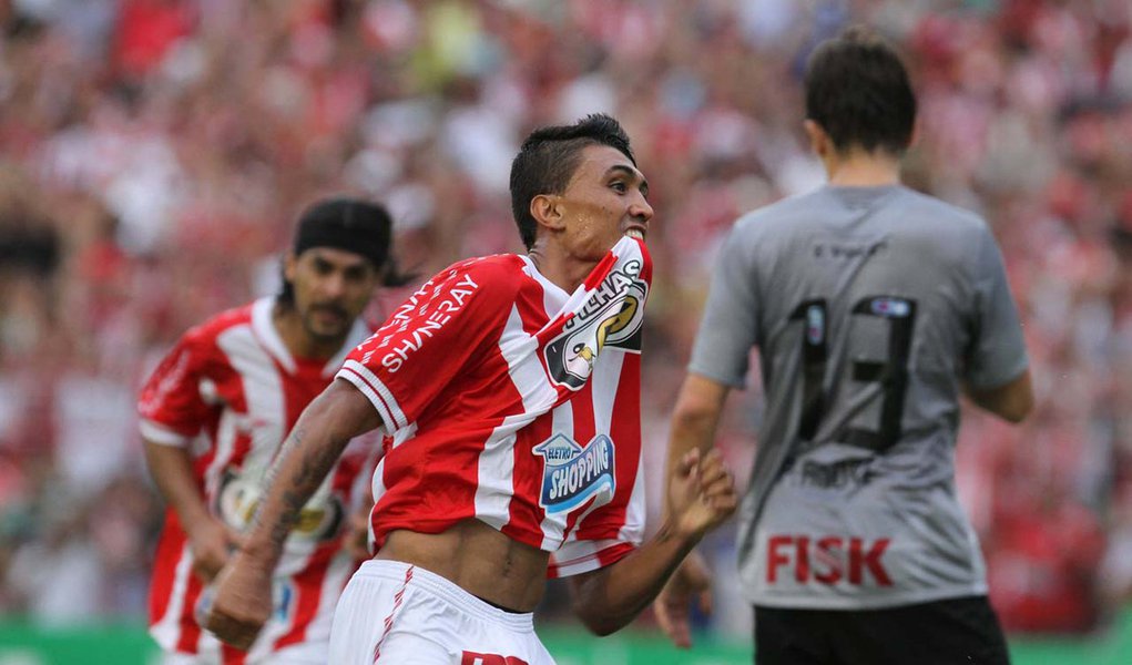 Náutico freia ascensão corintiana
