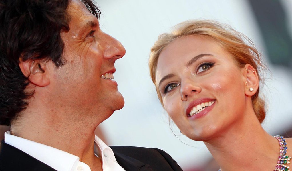Actress Scarlett Johansson (R) and director Jonathan Glazer pose during the red carpet of the movie "Under the Skin" during the 70th Venice Film Festival in Venice September 3, 2013. The movie debuts at the festival. 
REUTERS/Alessandro Bianchi (ITALY - 