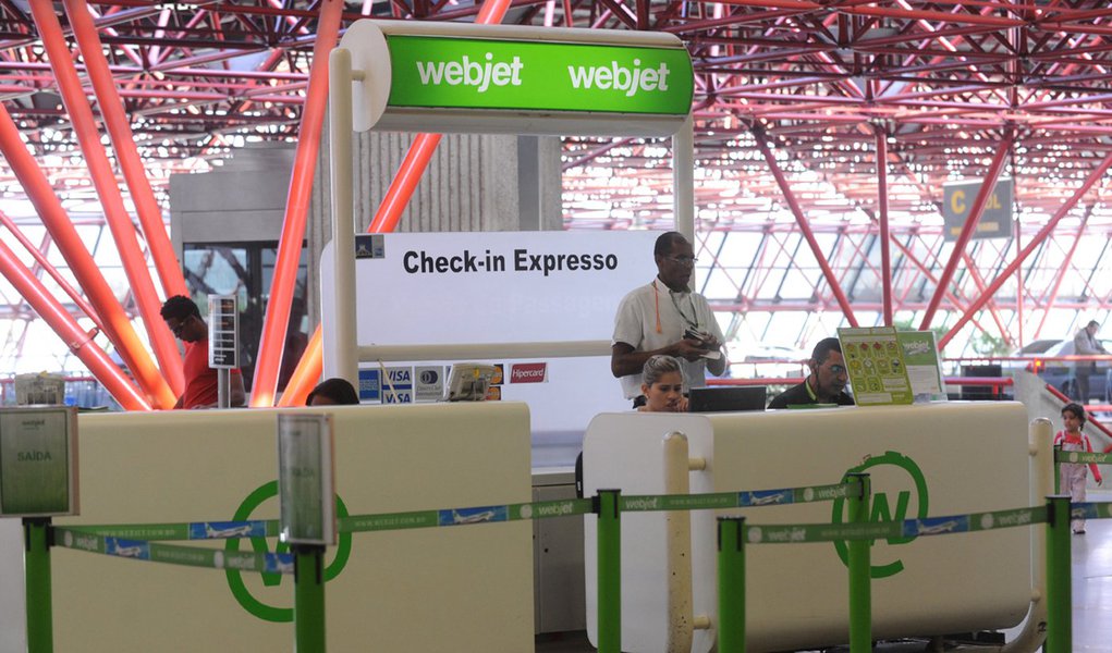 Justiça manda Gol reintegrar demitidos da Webjet