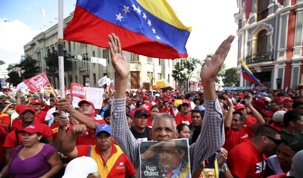 OEA “apoia totalmente” decisão sobre posse de Chávez